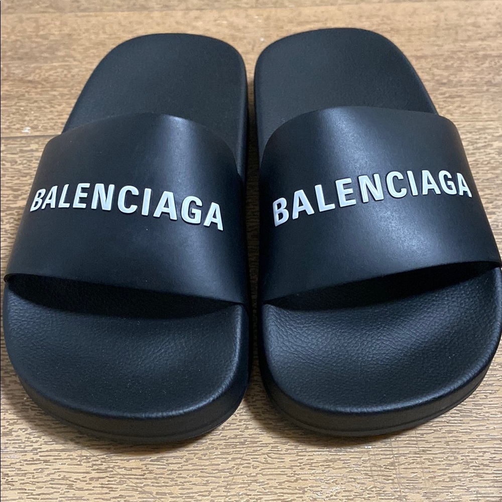 Balenciaga Kids Black Slippers - Picture 2 of 7